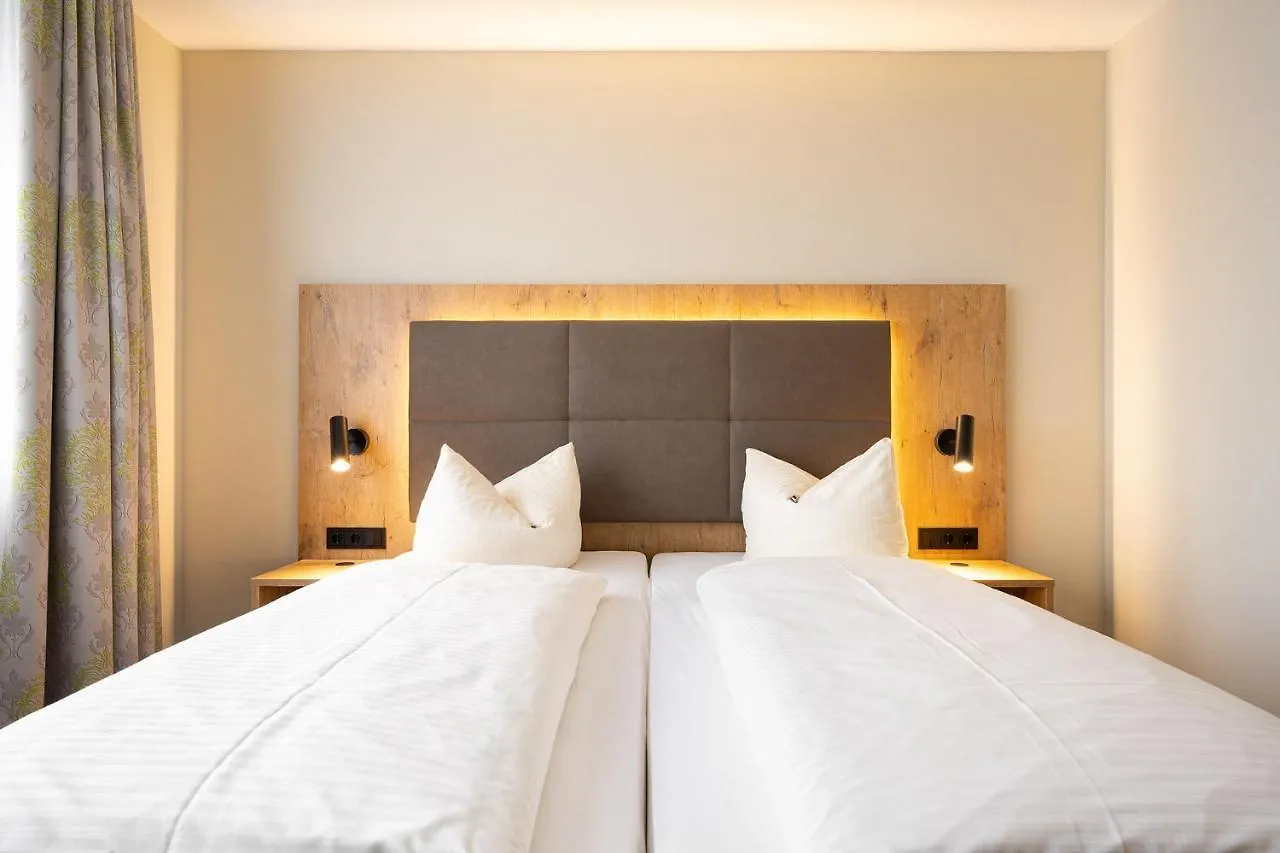 Hotel Neuwirt هالبرغموس 3*,
